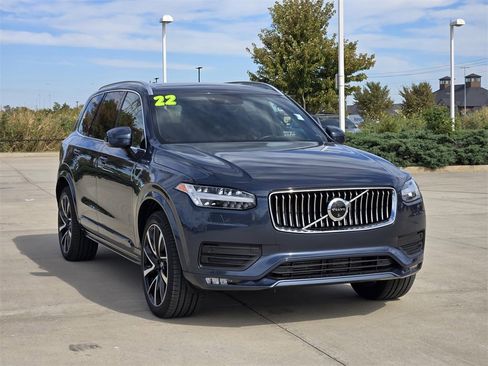 Used 2022 Volvo XC90 T6 Momentum w/ Advanced Package image 3