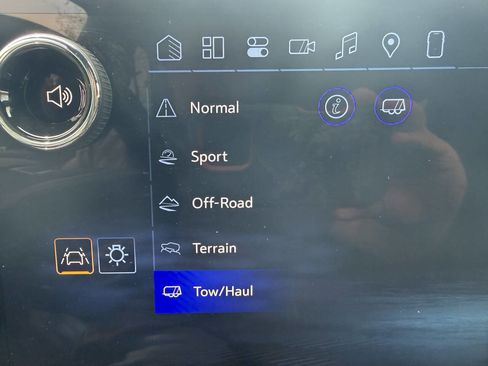 Used 2025 Chevrolet Traverse Z71 image 40