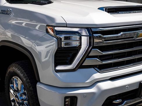Used 2024 Chevrolet Silverado 2500 High Country w/ High Country Premium Package AWD/4WD image 34