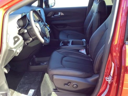 New 2026 Chrysler Pacifica Select w/ S Appearance Package image 5