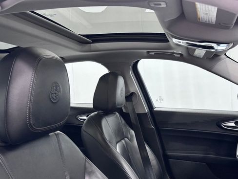 Used 2019 Alfa Romeo Giulia AWD image 19