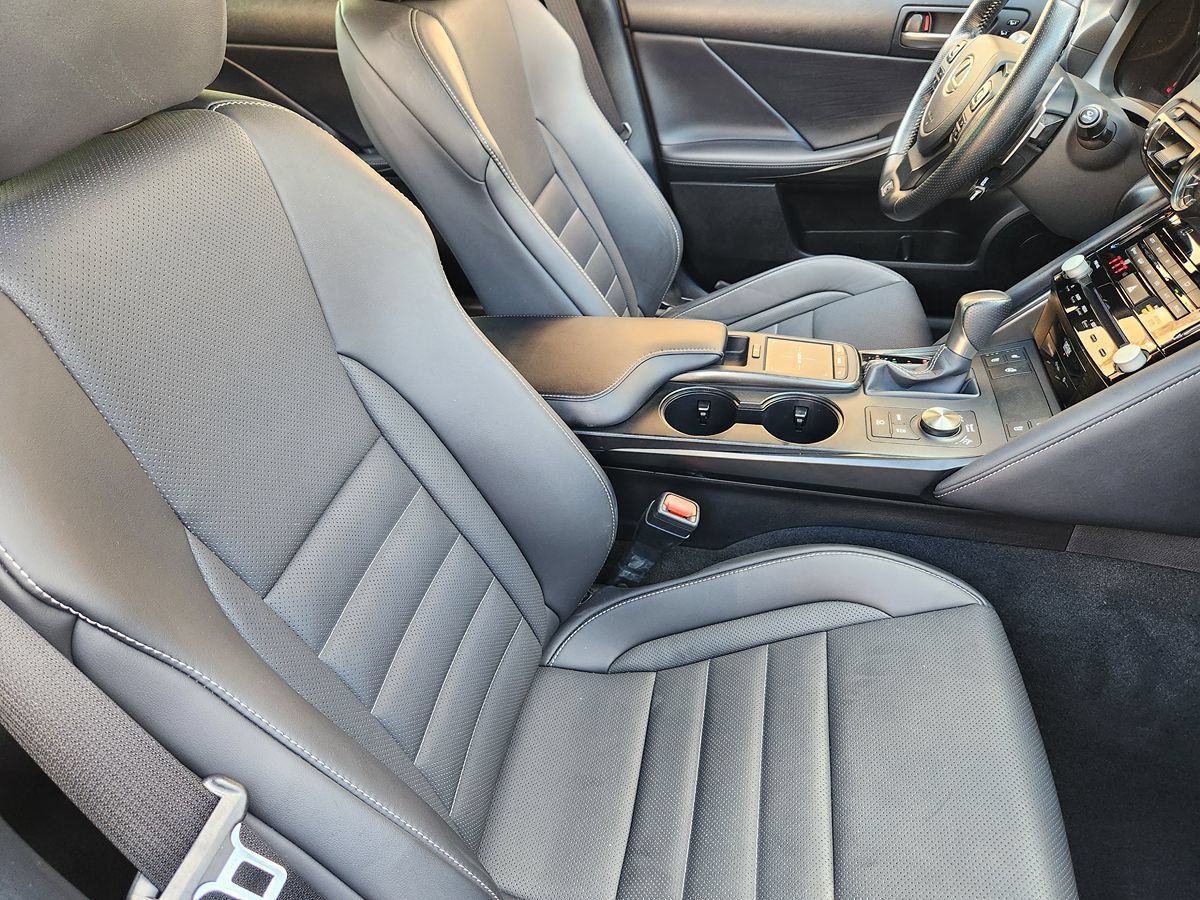 Used 2025 Lexus IS 500 w/ Accessory Package 2 RWD image 32