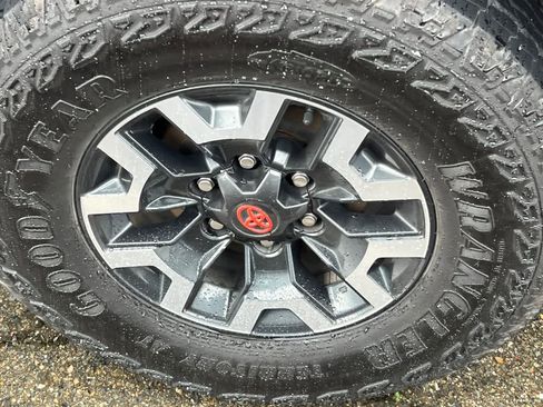 Certified 2023 Toyota Tacoma TRD Off-Road AWD/4WD image 22