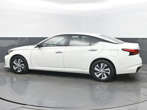 Used 2024 Nissan Altima 2.5 S image 7