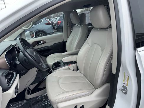 Used 2018 Chrysler Pacifica Touring-L Plus w/ Advanced Safetytec Group image 13