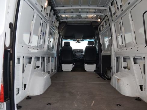 Used 2025 Mercedes-Benz Sprinter 2500 image 16