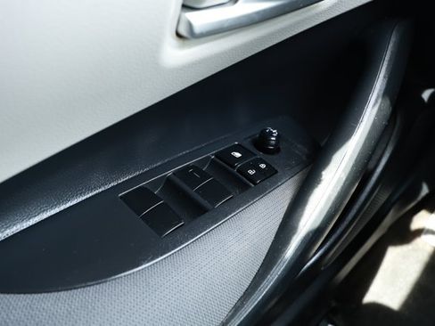Used 2020 Toyota Corolla LE FWD image 19