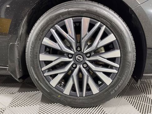 Used 2023 Nissan Altima 2.5 SV w/ SV Premium Package FWD image 16