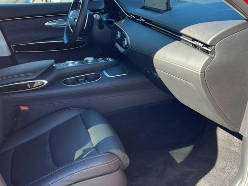 Used 2025 Genesis GV70 2.5T image 33