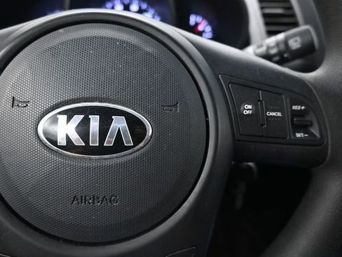 Used 2013 Kia Soul FWD image 25