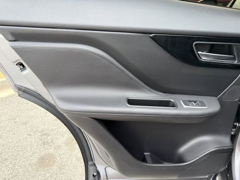 Used 2020 Jaguar F-PACE Premium image 29