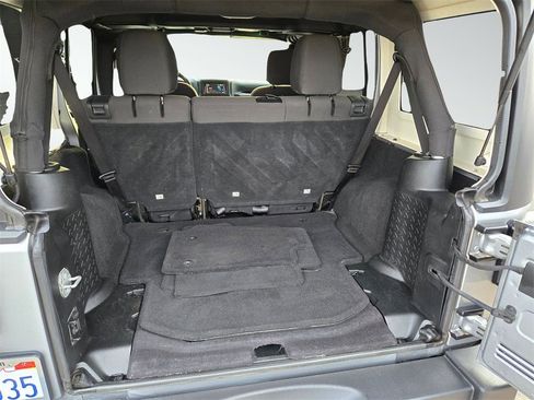 Used 2018 Jeep Wrangler Unlimited Sport S image 9