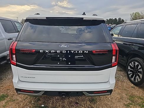 Used 2025 Ford Expedition Platinum w/ Driver's Package image 9