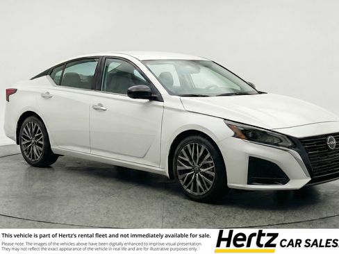 Used 2025 Nissan Altima 2.5 SV FWD image 1