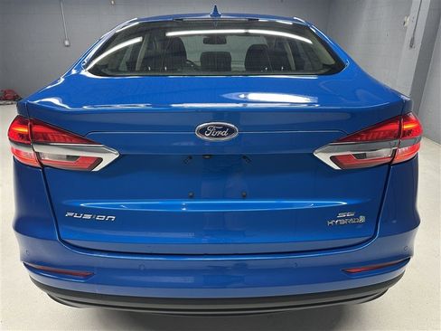 Used 2019 Ford Fusion SE FWD image 4