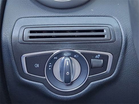 Used 2021 Mercedes-Benz GLC 300 4MATIC image 17