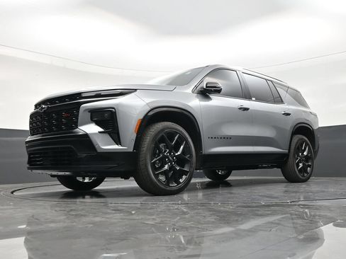 Used 2026 Chevrolet Traverse RS FWD image 21