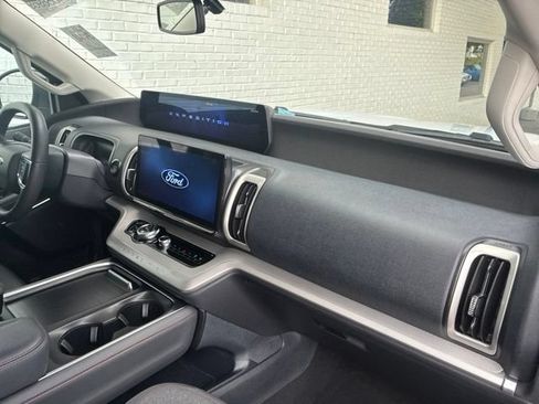 Used 2025 Ford Expedition Active RWD image 50
