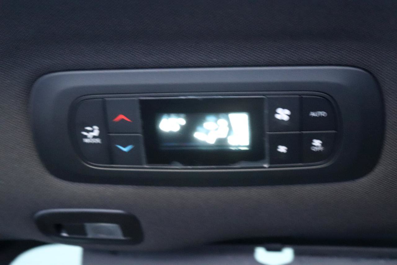 Used 2025 Chrysler Pacifica Limited FWD image 24