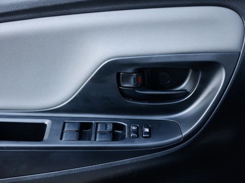 Used 2016 Toyota Yaris L image 45