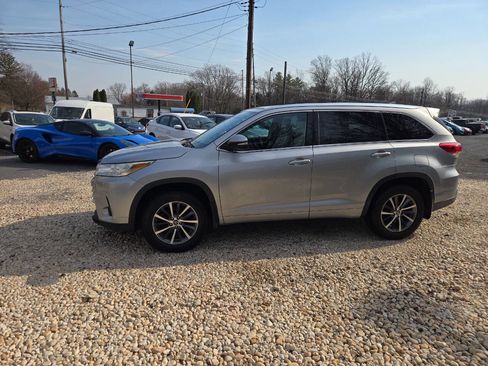 Used 2018 Toyota Highlander XLE AWD/4WD image 33