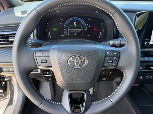 Used 2025 Toyota Camry SE image 15