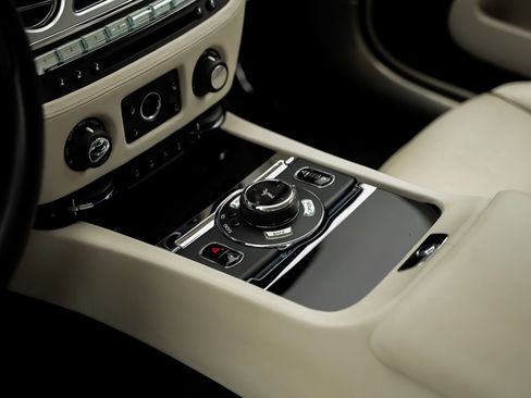 Used 2017 Rolls-Royce Wraith RWD image 56