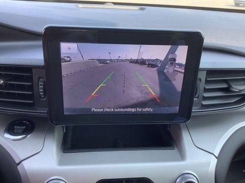 Used 2022 Ford Explorer XLT image 17