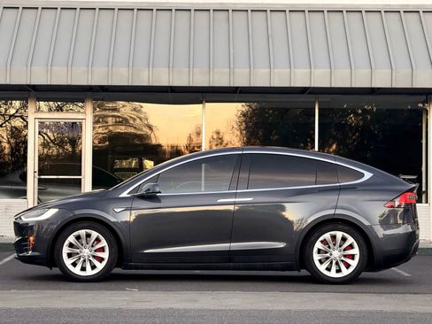 Used 2016 Tesla Model X 90D image 6