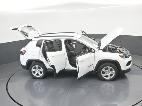 Used 2023 Jeep Compass Latitude image 33