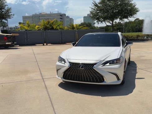 Used 2023 Lexus ES 350 w/ Premium Package FWD image 4