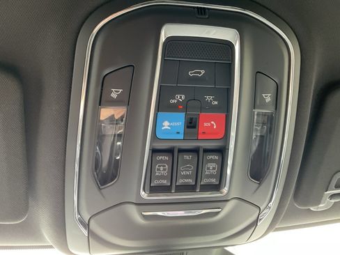 Used 2024 Jeep Grand Cherokee Limited w/ Luxury Tech Group II AWD/4WD image 18