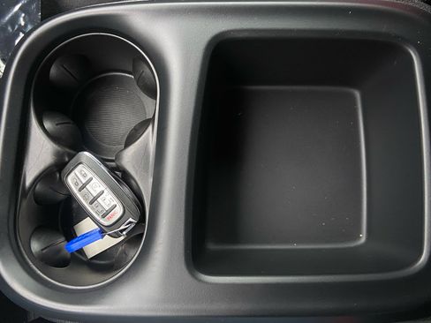 Used 2025 Chrysler Pacifica Select FWD image 27