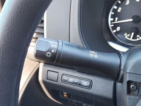 Used 2023 Nissan Frontier SV w/ Technology Package image 38