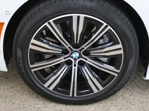Used 2026 BMW 330i Sedan w/ Convenience Package RWD image 12