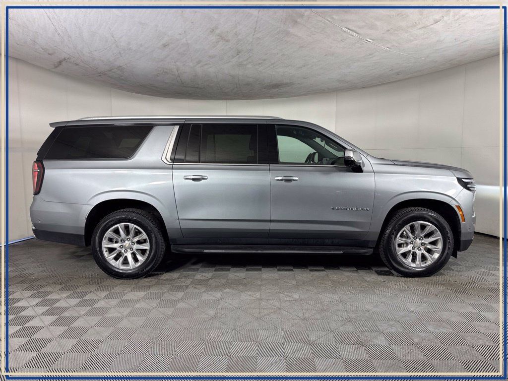 Certified 2025 Chevrolet Suburban Premier AWD/4WD image 4