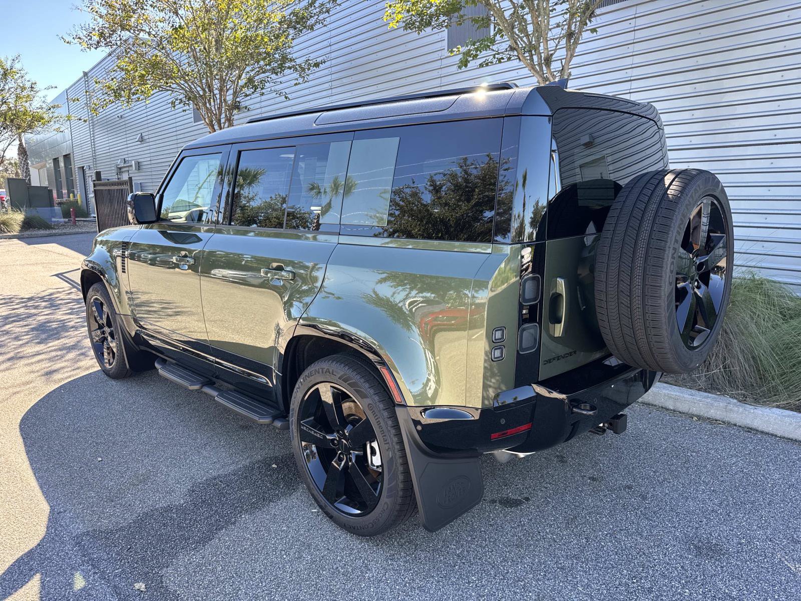 New 2026 Land Rover Defender 110 X-Dynamic SE AWD/4WD image 3