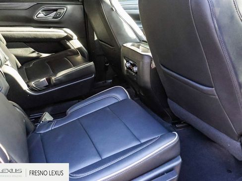 Used 2022 GMC Yukon SLT w/ SLT Premium Package image 13