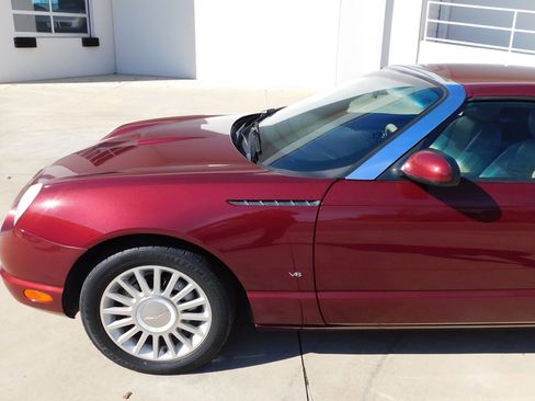 Used 2004 Ford Thunderbird image 10