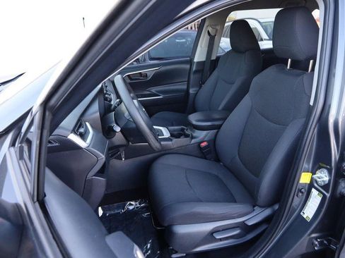 Used 2019 Toyota RAV4 LE image 8