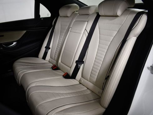 Used 2018 Mercedes-Benz S 560 Sedan image 17