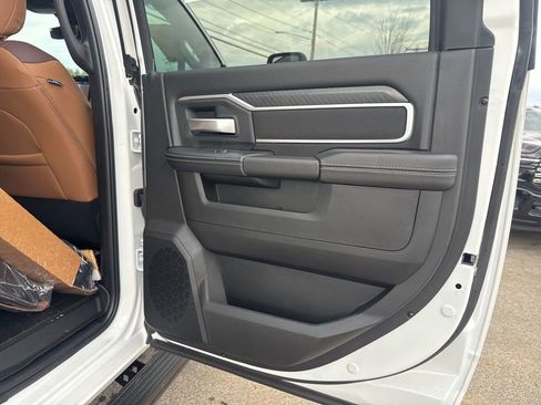 New 2025 RAM 2500 Big Horn AWD/4WD image 30