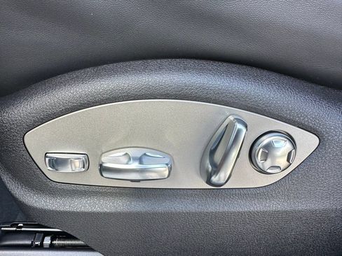 Used 2026 Porsche Macan AWD/4WD image 17