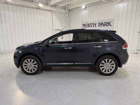 Used 2013 Lincoln MKX Base image 2