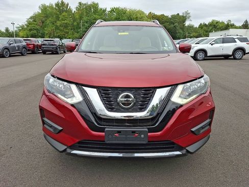 Used 2019 Nissan Rogue SV w/ Sun & Sound Touring Package image 2