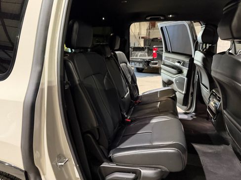 Used 2022 Jeep Wagoneer Series III RWD image 23