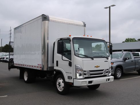 Used 2025 Chevrolet Low Cab Forward RWD image 2