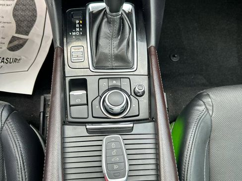 Used 2017 MAZDA MAZDA3 Grand Touring image 18