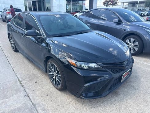 Used 2023 Toyota Camry SE w/ Audio Upgrade Package FWD image 3