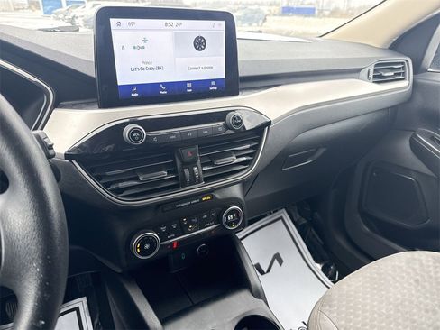 Used 2020 Ford Escape SE image 19